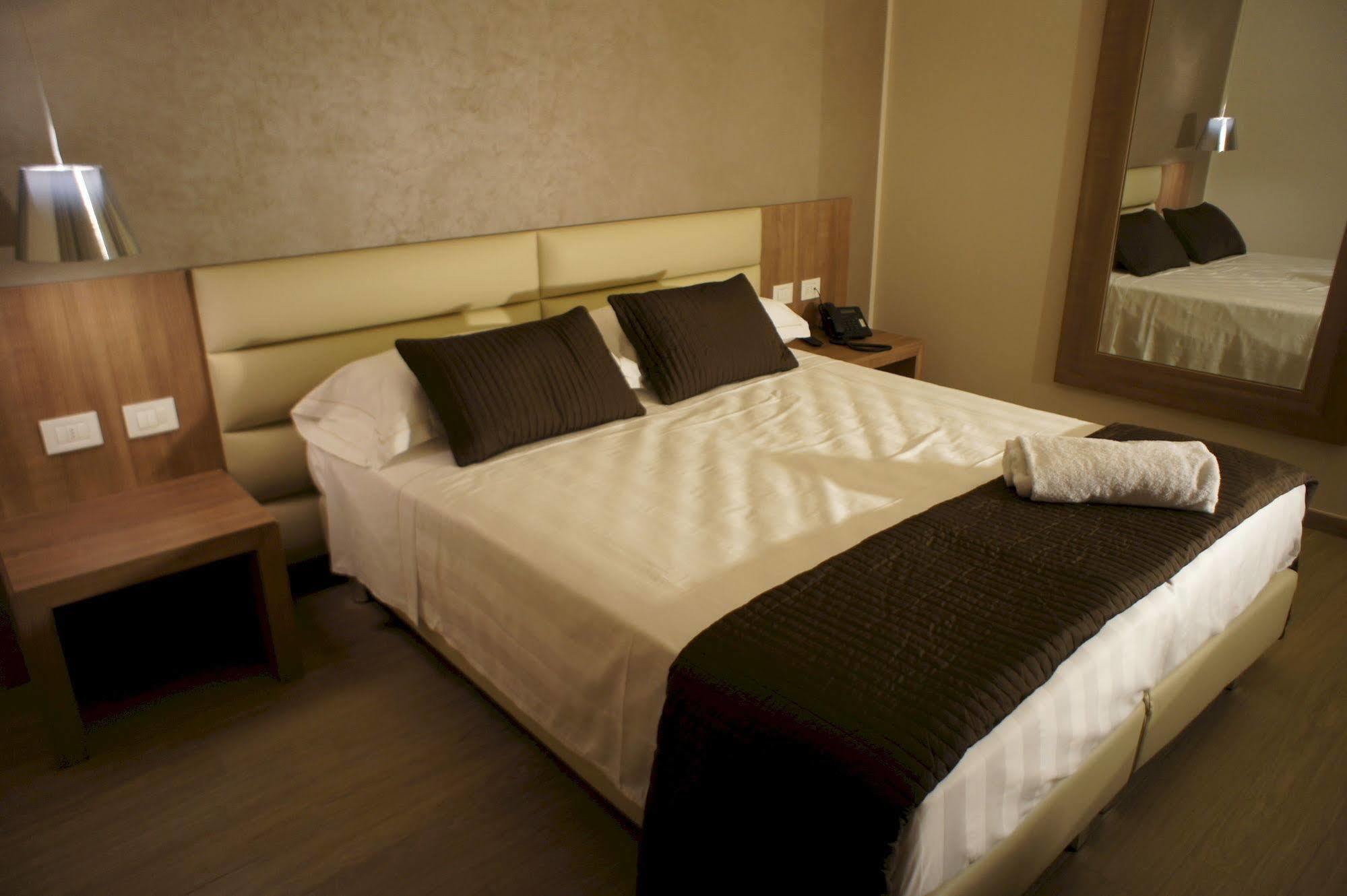 Hotel Al Veliero Pontevico Bagian luar foto