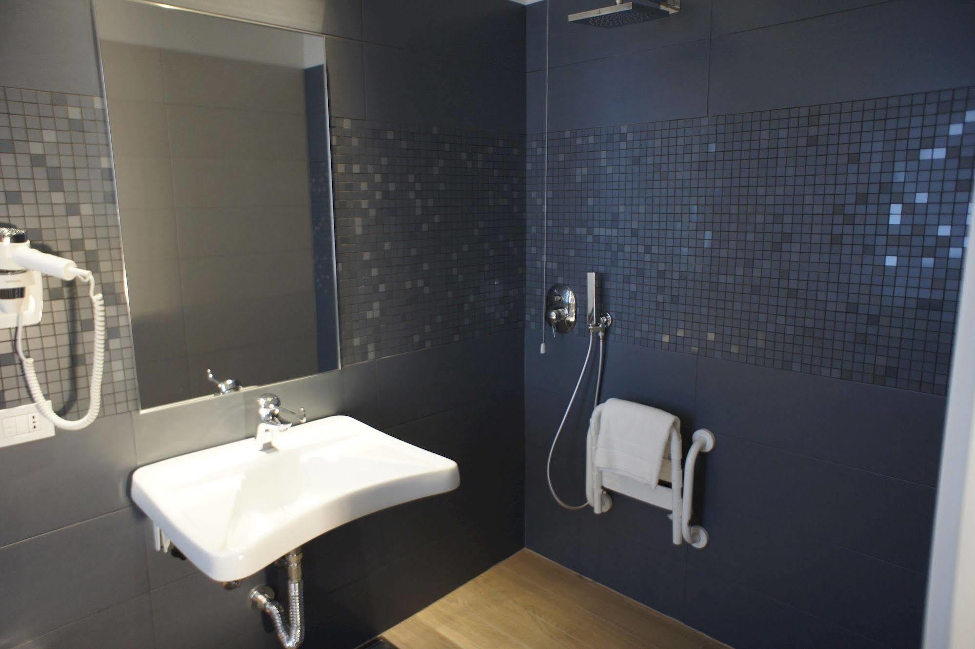 Hotel Al Veliero Pontevico Bagian luar foto