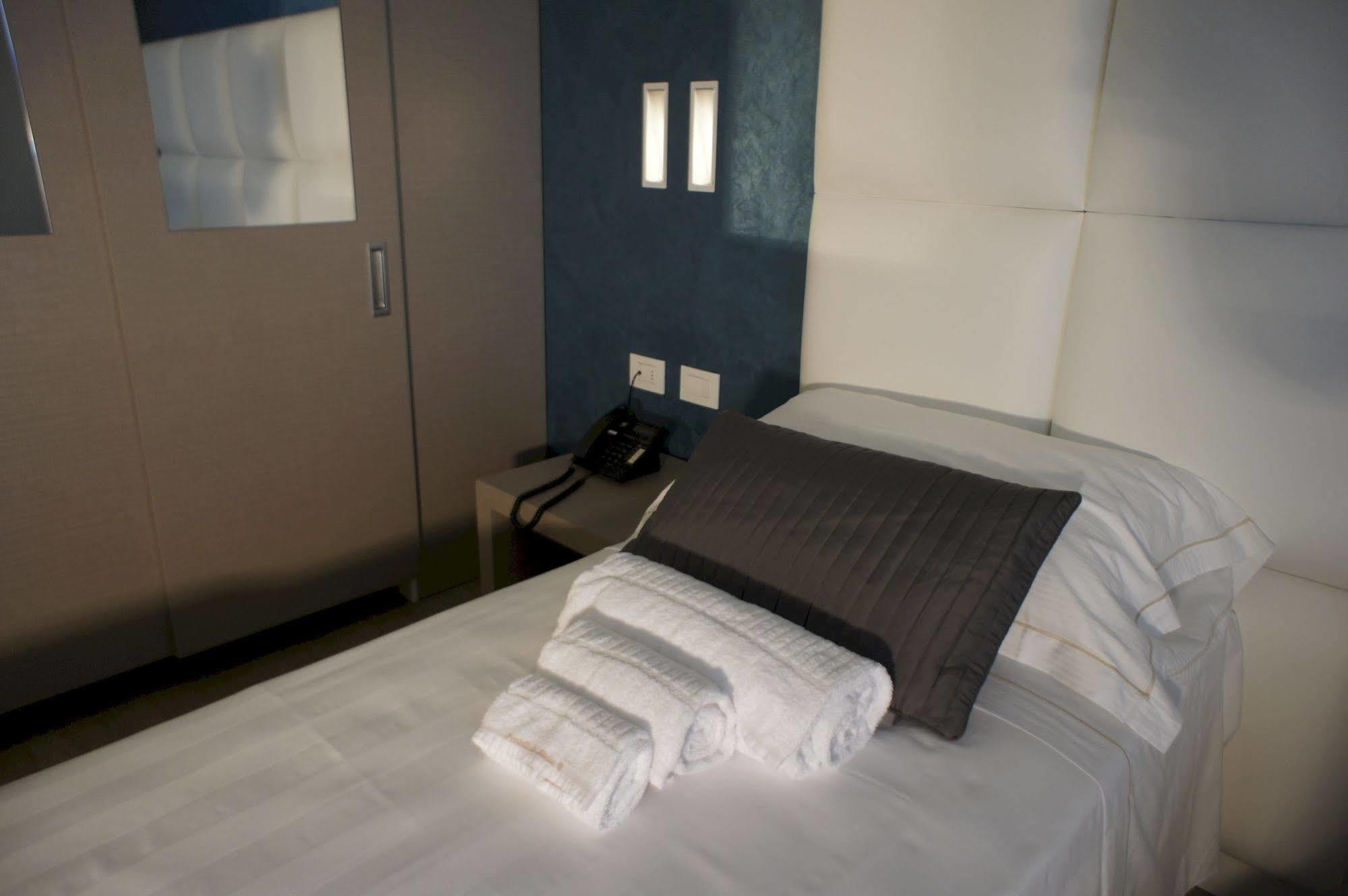 Hotel Al Veliero Pontevico Bagian luar foto