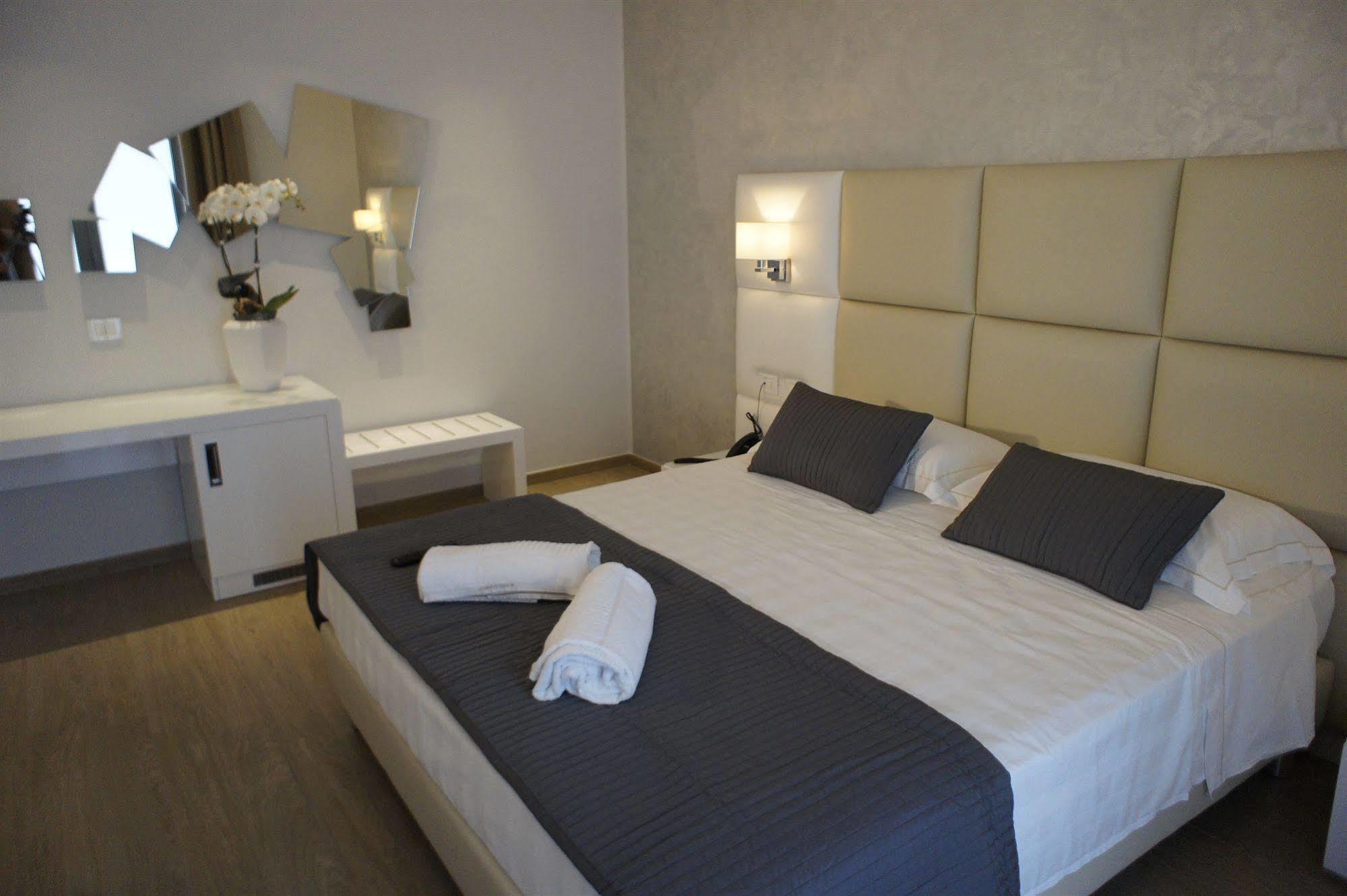 Hotel Al Veliero Pontevico Bagian luar foto