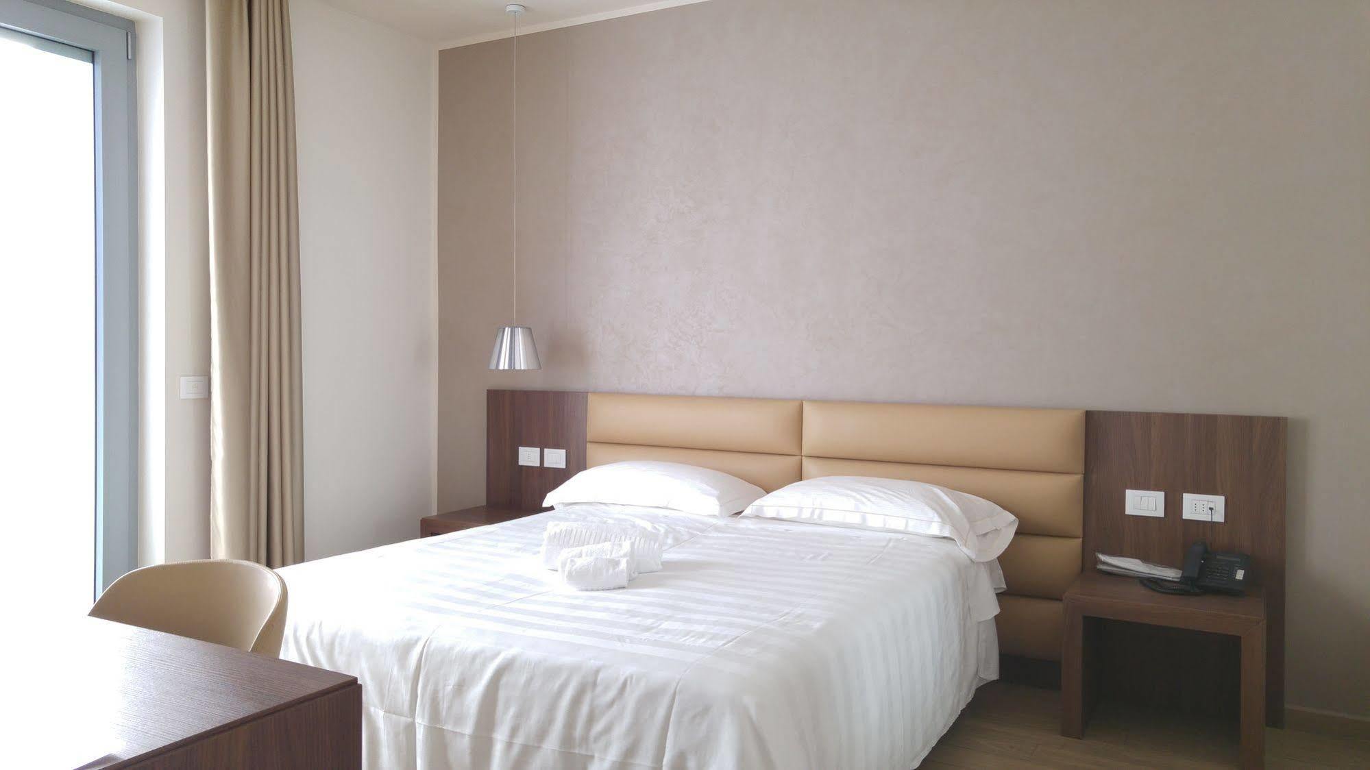 Hotel Al Veliero Pontevico Bagian luar foto